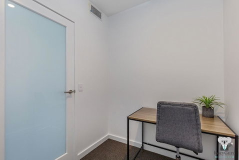 South Brisbane Kozy 1Bed APT + FREE Parking QSB001 - E Caravan Parks 1