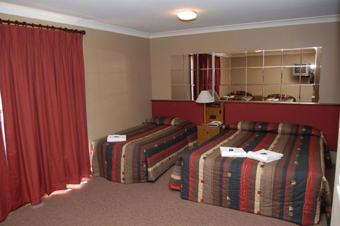 Southern Cross Motor Inn & Tourist Park - E Caravan Parks 1