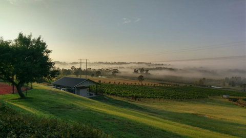 Sovereign Hill Country Lodge Rothbury - E Caravan Parks 0