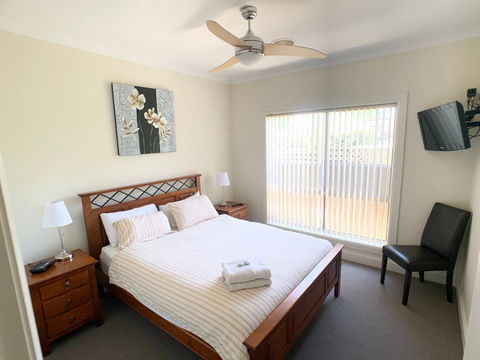 Spacious 2 Bed, 2 Bath Villa - Central Location - Quiet - E Caravan Parks 2
