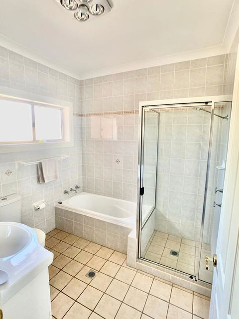 Spacious 2 Bed, 2 Bath Villa - Central Location - Quiet - E Caravan Parks 3