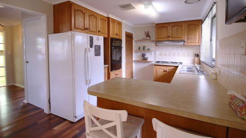 Spacious And Cozy Home Next To Glen Waverley - E Caravan Parks 3