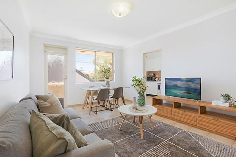 Spacious Apartment In Trendy Sydney Neighbourhood - E Caravan Parks 3