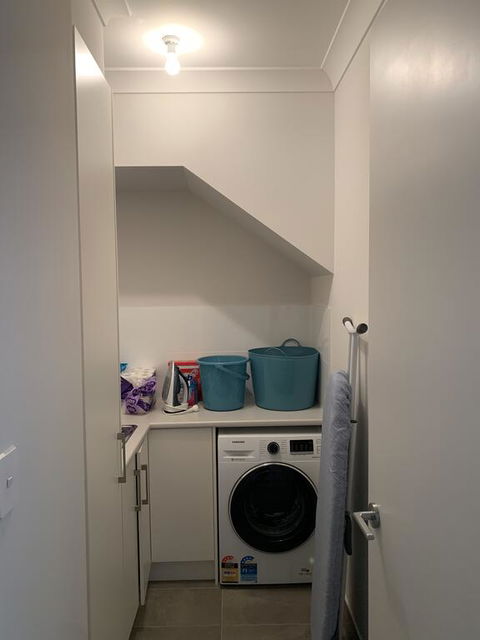 Spacious Rooms Home-Stay With Free Wifi - E Caravan Parks 2