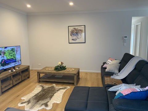 Spacious Rooms Home-Stay With Free Wifi - E Caravan Parks 0