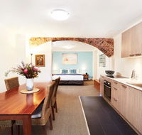 Spacious Studio With Courtyard and Extra Beds - E Caravan Parks