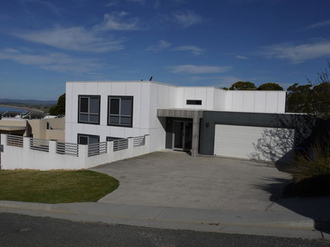 Spectacular Holiday Living - E Caravan Parks 0