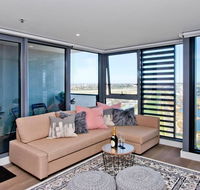 Spectacular Private Balcony Views with Pool - E Caravan Parks