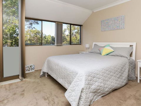 Spectacular Views & Walking Distance To The Beach! - E Caravan Parks 3