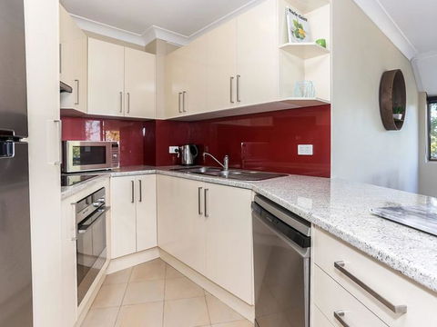 Spectacular Views & Walking Distance To The Beach! - E Caravan Parks 2