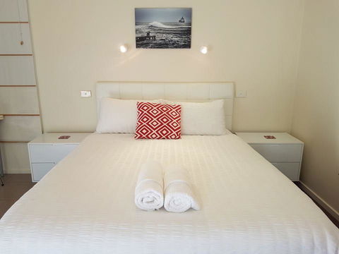 Springtide Studio Apartments - E Caravan Parks 0