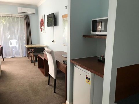 Springwood Motor Inn - E Caravan Parks 3