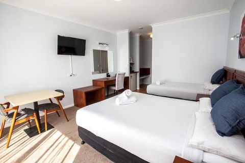 Springwood Motor Inn - E Caravan Parks 0