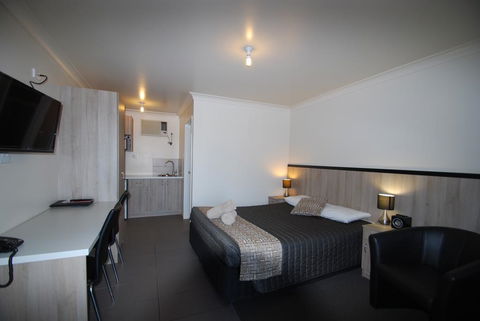 Starline Motor Inn - E Caravan Parks 3