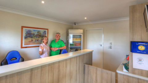 Starline Motor Inn - E Caravan Parks 2