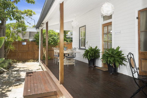 Starr Cottage Byron Bay - Walk To Town In 5 Minutes! - E Caravan Parks 1
