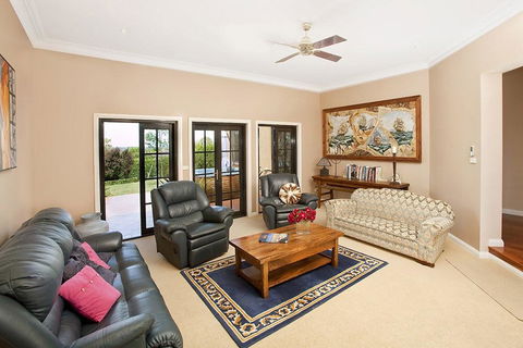 Stately Bowral Designer Home - E Caravan Parks 1