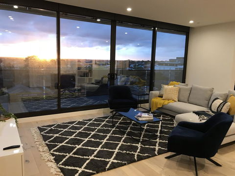 StayCentral Essendon Escape Sub-penthouse - E Caravan Parks 2