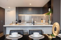 STH - River Views Fast Internet Long Stays