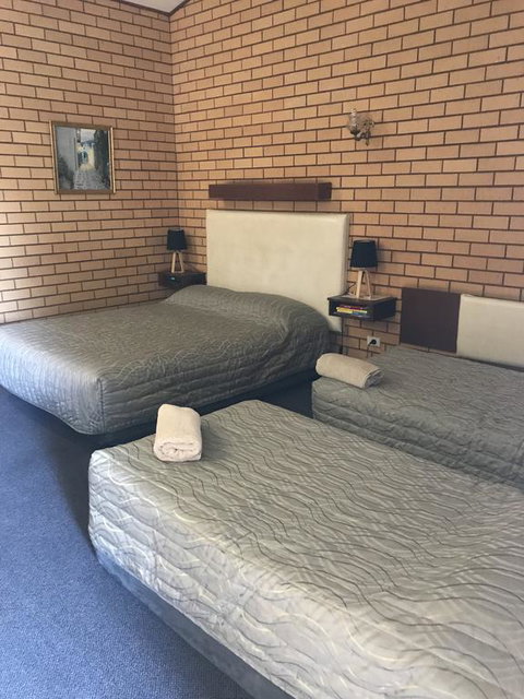 Stockman Motor Inn - E Caravan Parks 1