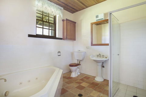 Stone Cottage - E Caravan Parks 1