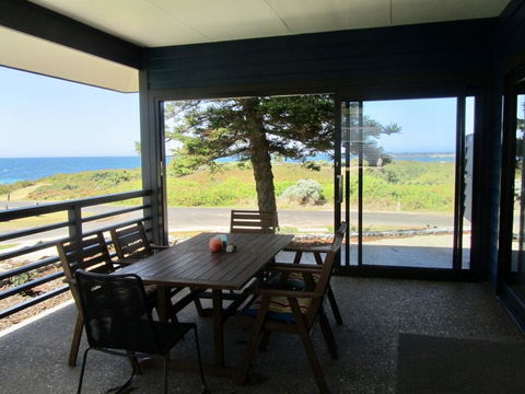 Storm Bay Cottage - E Caravan Parks 2