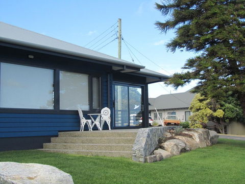 Storm Bay Cottage - E Caravan Parks 1