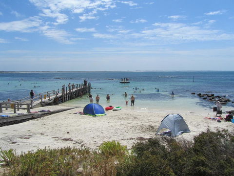 Storm Bay Cottage - E Caravan Parks 3