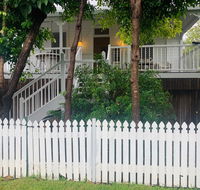 Stranded in Oz Stay in Relaxing Environment FREE WIFI NETFLIX POOL AIR CON - E Caravan Parks