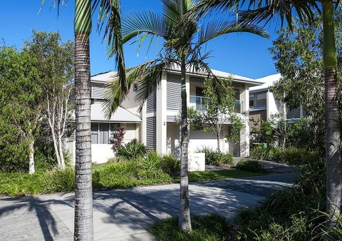 Stunning Beachside Home Minutes From Coolum Beach - E Caravan Parks 1