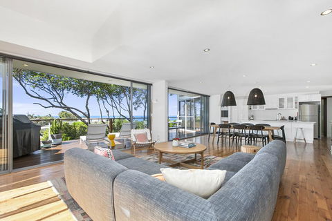 Stunning Seaviews, Sunshine Beach - E Caravan Parks 1
