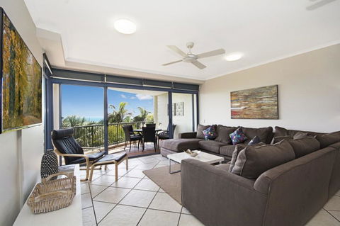 Stunning Views Great Location Sunshine Beach! - Unit 1 Vista Pacific 12 Bryan Street - E Caravan Parks 3