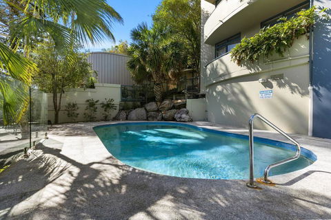 Stunning Views Great Location Sunshine Beach! - Unit 1 Vista Pacific 12 Bryan Street - E Caravan Parks 1