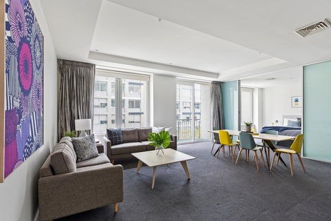 Stunning, Central Huge CBD Pad, Free WiFi, Netflix - E Caravan Parks 1