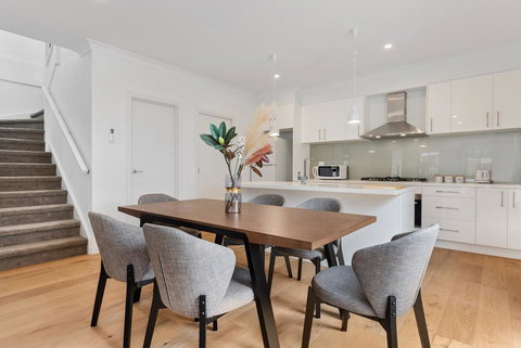 Style, Comfort And Convenience - E Caravan Parks 1