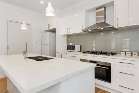 Style, Comfort And Convenience - E Caravan Parks 2