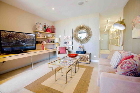 Stylish 1 Bedroom Apartment Amazing City Views - E Caravan Parks 2