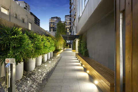 STYLISH 2BR 2BTH + CAR = HEART OF SOUTH YARRA - E Caravan Parks 1