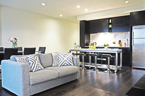 STYLISH 2BR 2BTH + CAR = HEART OF SOUTH YARRA - E Caravan Parks 2