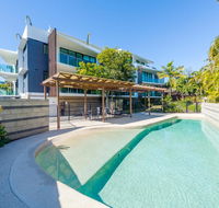Stylish Beach Side Apartment - Unit 5 - 33 Lorikeet Drive - E Caravan Parks