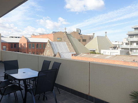 Stylish Modern 3BD Retreat At An Amazing Location - E Caravan Parks 2