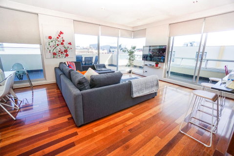 Stylish Modern 3BD Retreat At An Amazing Location - E Caravan Parks 0