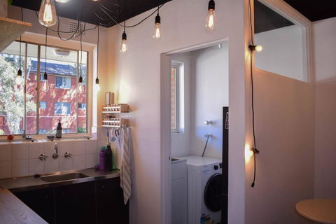 Stylish Modern Apartment Located In Marrickville - E Caravan Parks 2