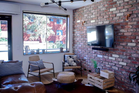 Stylish Modern Apartment Located In Marrickville - E Caravan Parks 0