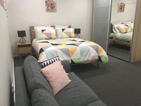Stylish North Perth On Cafe Strip - E Caravan Parks 2