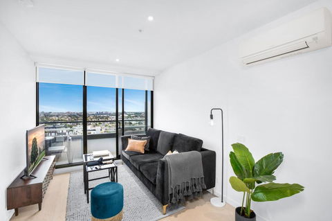 Stylish One-Bed Apartment With Balcony And Parking - E Caravan Parks 0