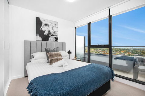 Stylish One-Bed Apartment With Balcony And Parking - E Caravan Parks 1