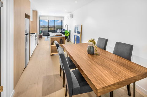Stylish One-Bed Apartment With Balcony And Parking - E Caravan Parks 2