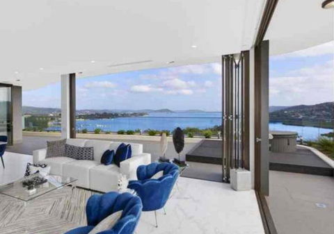 Stylish Penthouse With Views & Jacuzzi - E Caravan Parks 1