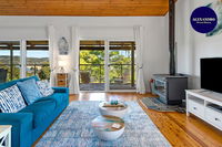 Stylish Renovated Home - Ocean Views - Fireplace